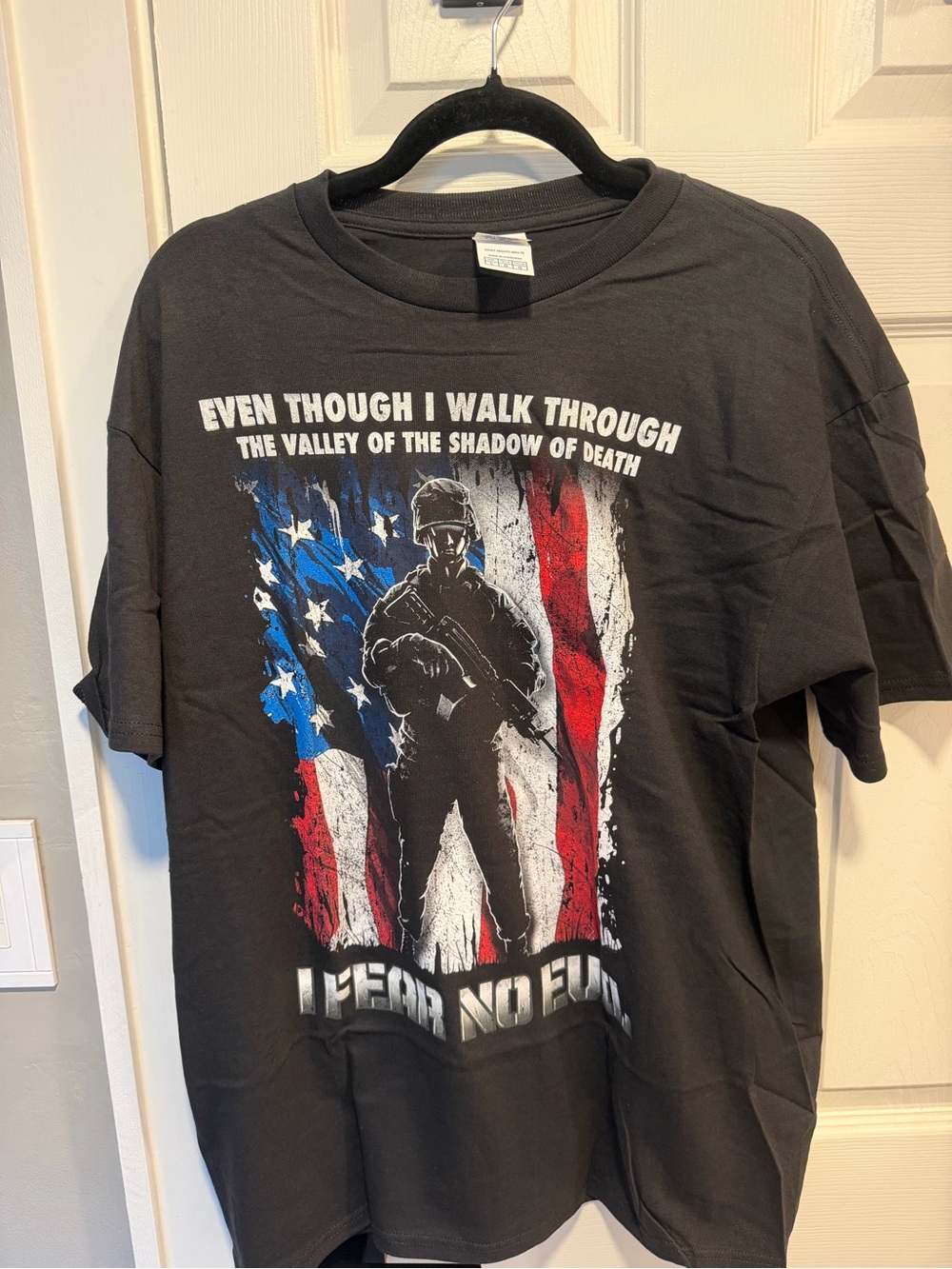 Men's Black Cotton Tagless Crew Neck Graphic Soldier American Flag Tee Large